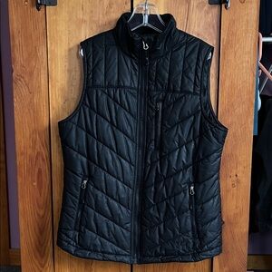 Women’s Under Armour Black Quilted Zip Vest Medium